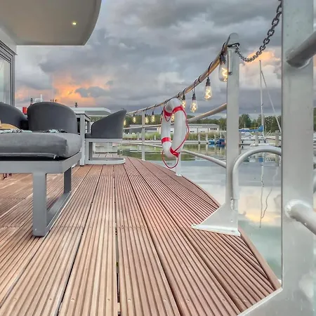 Holiday home Hausboot Chalet Am Peenemunde