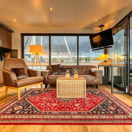 Holiday home Hausboot Chalet Am