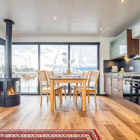 Holiday home Hausboot Chalet Am Peenemunde